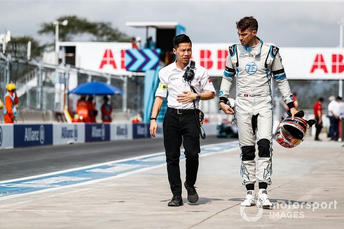Edoardo Mortara, Venturi Formula E, walks with a Venturi team member