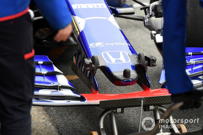 Scuderia Toro Rosso STR14 dettaglio muso