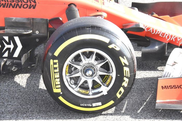 Ferrari SF90 detalle de la rueda