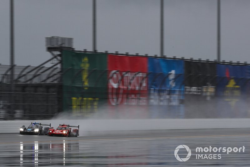 #10 Konica Minolta Cadillac DPi-V.R. Cadillac DPi, DPi: Renger Van Der Zande, Jordan Taylor, Fernando Alonso, Kamui Kobayashi, #31 Whelen Engineering Racing Cadillac DPi, DPi: Felipe Nasr, Pipo Derani, Eric Curran