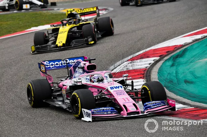 Sergio Perez, Racing Point RP19, y Nico Hulkenberg, Renault F1 Team R.S. 19