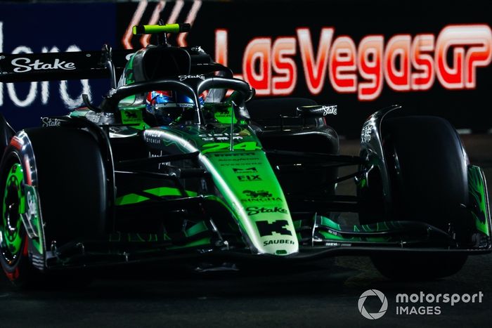 Zhou Guanyu, Stake F1 Team KICK Sauber C44