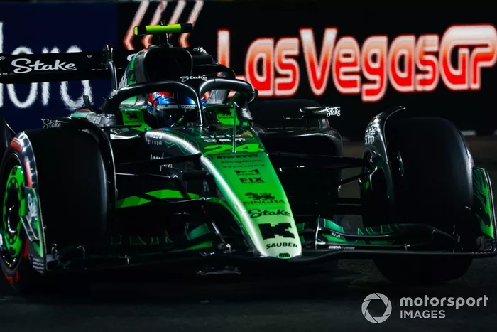 Zhou Guanyu, Stake F1 Team KICK Sauber C44