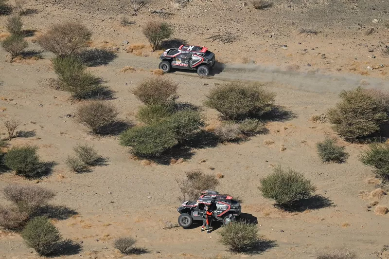 #200 Les Sandriders Dacia Dacia : Nasser Al-Attiyah, Boulanger Edouard, #219 Les Dacia Sandriders Dacia : Sébastien Loeb, Fabian Lurquin