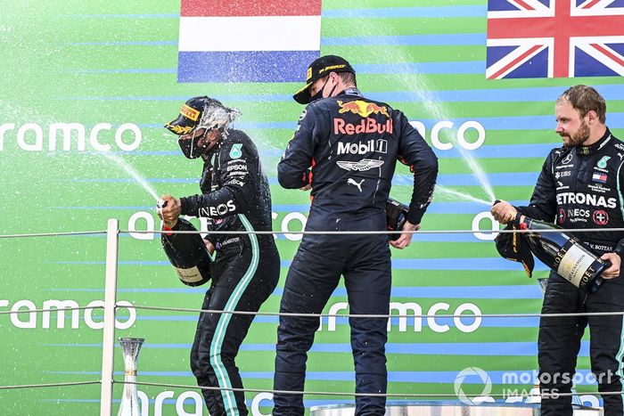 Podio: ganador, Lewis Hamilton, Mercedes-AMG Petronas F1, el segundo lugar Max Verstappen, Red Bull Racing y tercer lugar Valtteri Bottas, Mercedes-AMG Petronas F1