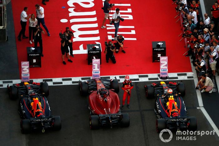 Ganador de la pole, Charles Leclerc, de Ferrari, llega al Parc Ferme