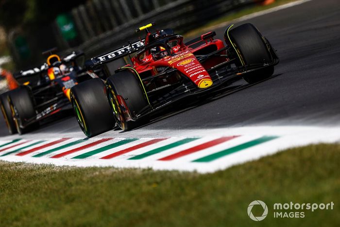 Carlos Sainz, Ferrari SF-23, Max Verstappen, Red Bull Racing RB19