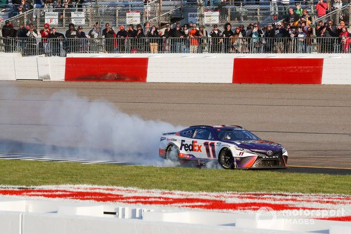 Ganador Denny Hamlin, Joe Gibbs Racing, FedEx Express Toyota Camry