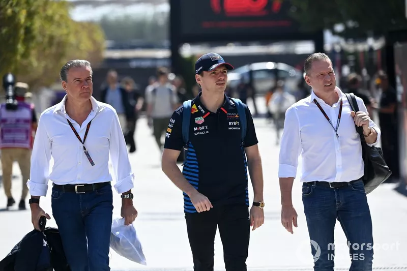Max Verstappen, Red Bull Racing avec Raymond Vermeulen, manager de Max Verstappen, Jos Verstappen