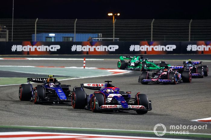 Daniel Ricciardo, RB F1 Team VCARB 01 Logan Sargeant, Williams FW46 