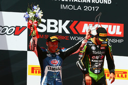 Podium : le vainqueur Kenan Sofuoglu, Kawasaki Puccetti Racing, le deuxième, Lucas Mahias, GRT Yamaha Official WorldSSP Team