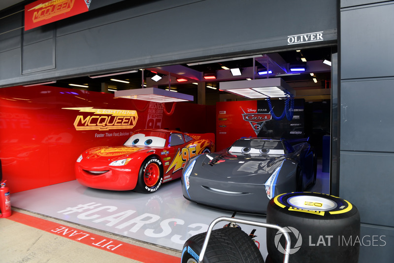 Cars 3 garage