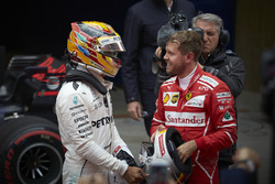 Lewis Hamilton, Mercedes AMG, et Sebastian Vettel, Ferrari dans le Parc Fermé