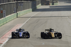 Jolyon Palmer, Renault Sport F1 Team RS17, Pascal Wehrlein, Sauber C36