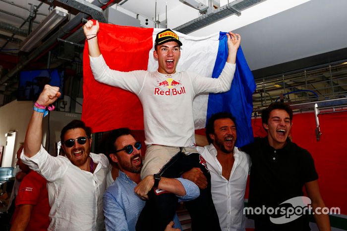 Com a vitória no sábado e a oitava colocação no domingo, Pierre Gasly conquistou o título da GP2 de 2016. Antonio Giovinazzi foi o vice.