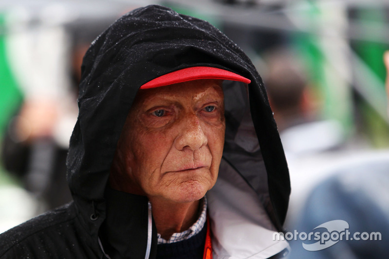 Niki Lauda, Mercedes Non-Executive Chairman on the grid