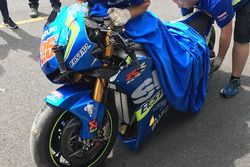 The crashed bike of Maverick Viñales, Team Suzuki MotoGP