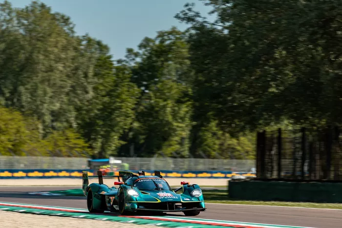 #009 Aston Martin Thor Team Aston Martin Valkyrie: Alex Riberas, Marco Sorensen