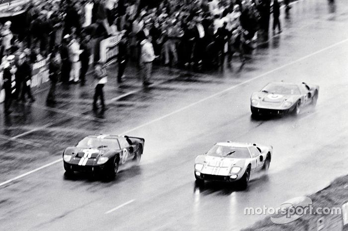 #2 Ford GT-40 Mark II ganador de Bruce McLaren y Chris Amon