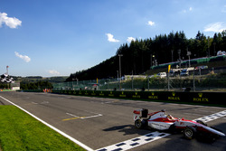 Charles Leclerc, ART Grand Prix remporte la victoire
