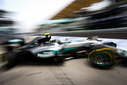 Nico Rosberg, Mercedes AMG F1 W07 Hybrid sale de los pits