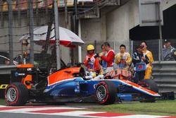 Unfall: Pascal Wehrlein, Manor Racing MRT05