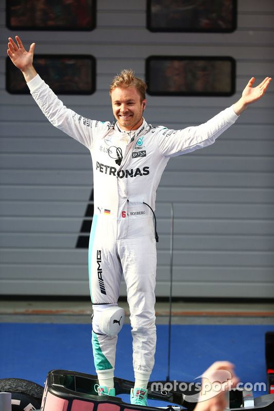 Ganador Nico Rosberg, Mercedes AMG F1 Team en  parc ferme