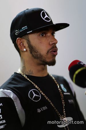 Lewis Hamilton, Mercedes AMG F1 con los medios