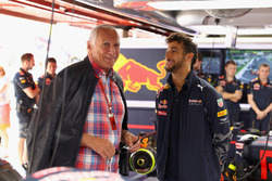 Dietrich Mateschitz, Red Bull owner talks with Daniel Ricciardo, Red Bull Racing