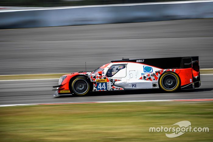 Antonio Pizzonia, que reestreou no WEC, ao lado de Tor Greaves e Matthew Howson, cruzou a linha de chegada em quinto.