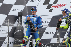 Подіум: переможець гонки Маверік Віньялес, Team Suzuki MotoGP
