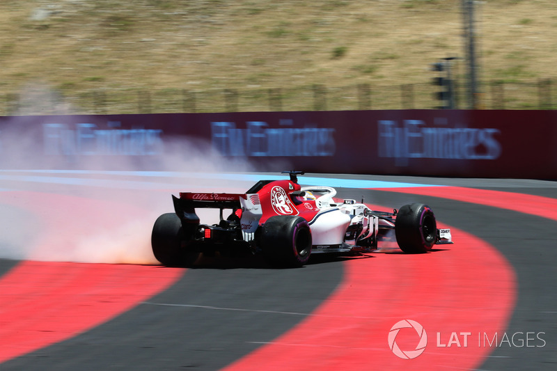 Авария и пожар: Маркус Эрикссон, Alfa Romeo Sauber C37