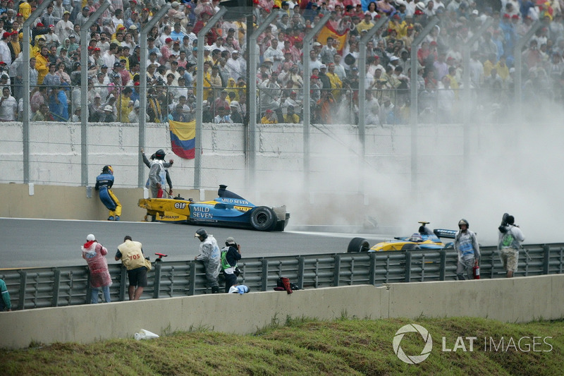 Fernando Alonso, Renault Renault F1 Team R23, choque