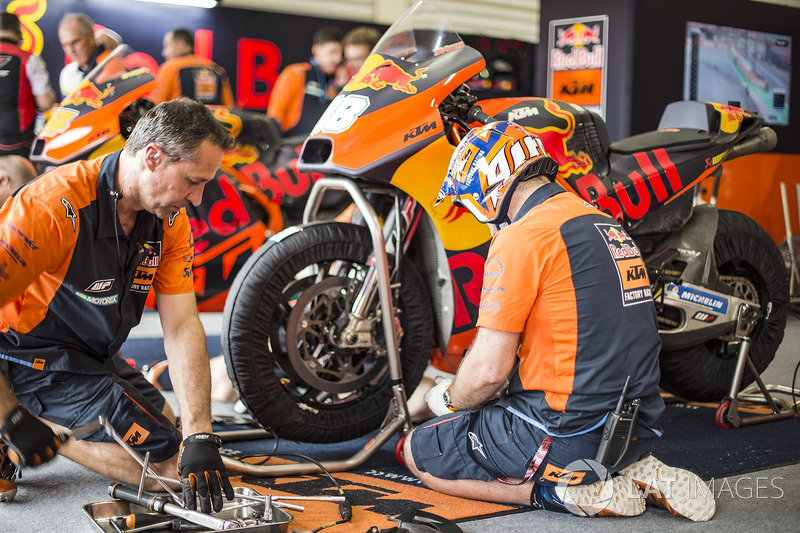 Механіки Red Bull KTM Factory Racing
