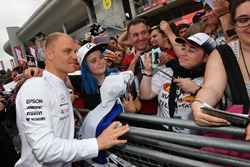 Valtteri Bottas, Mercedes-AMG F1 fans selfie