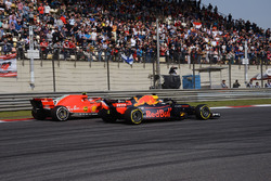 Даниэль Риккардо, Red Bull Racing RB14, и Кими Райкконен, Ferrari SF71H