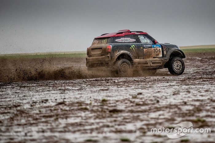 #104 X-Raid Team Mini: Nani Roma, Alex Haro