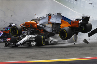 Charles Leclerc, Sauber C37, Fernando Alonso, McLaren MCL33 collide at the start of the race