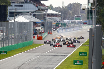 Start of the race with Kimi Raikkonen, Ferrari SF71H, leading Sebastian Vettel, Ferrari SF71H and Lewis Hamilton, Mercedes AMG F1 W09