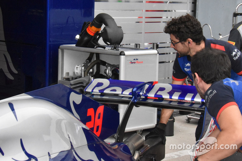 Заднє антикрило Toro Rosso STR13