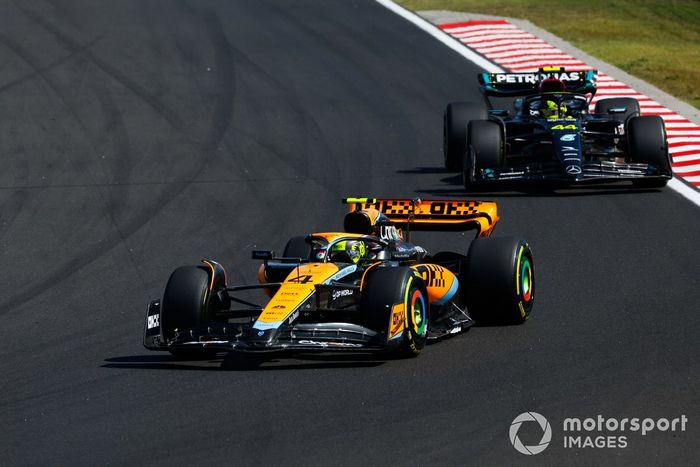 Lando Norris, McLaren MCL60, Lewis Hamilton, Mercedes F1 W14