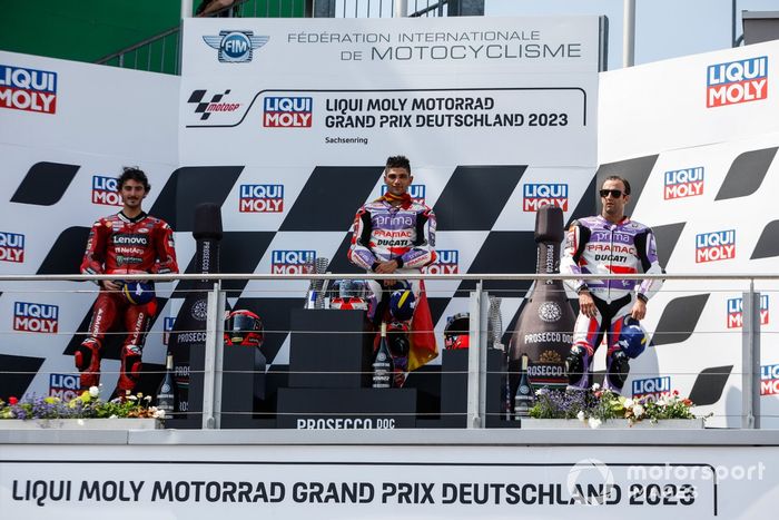 Podio: Ganador Jorge Martín, Pramac Racing, segundo Francesco Bagnaia, Ducati Team, tercero Johann Zarco, Pramac Racing