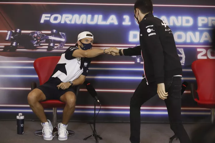 Pierre Gasly, AlphaTauri, y Esteban Ocon, Alpine F1