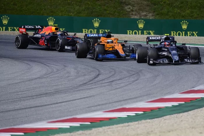 Pierre Gasly, AlphaTauri AT02, Daniel Ricciardo, McLaren MCL35M, Sergio Pérez, Red Bull Racing RB16B