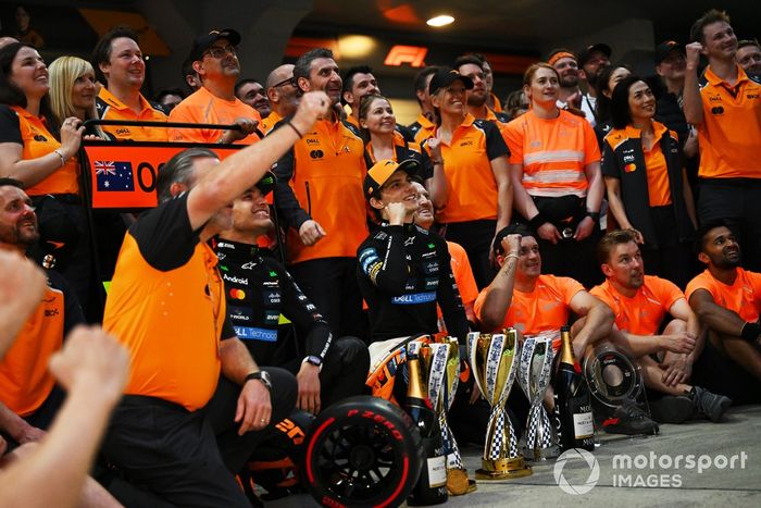 Lando Norris, McLaren, Oscar Piastri, McLaren, Zak Brown, McLaren