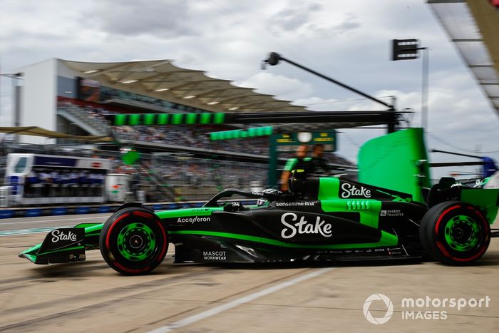 Zhou Guanyu, Stake F1 Team KICK Sauber C44