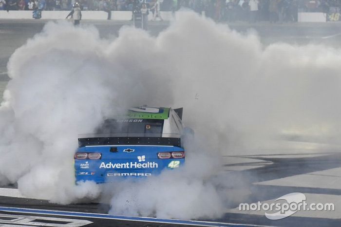 Ganador del All-Star Race Kyle Larson, Chip Ganassi Racing, Chevrolet Camaro Advent Health