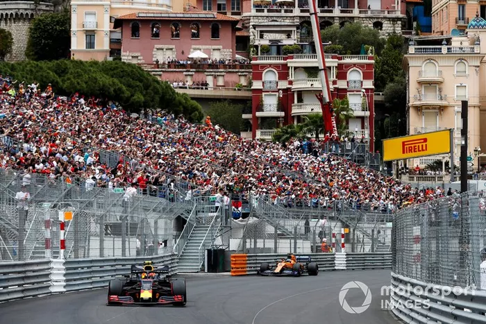 Pierre Gasly, Red Bull Racing RB15,  Carlos Sainz Jr., McLaren MCL34