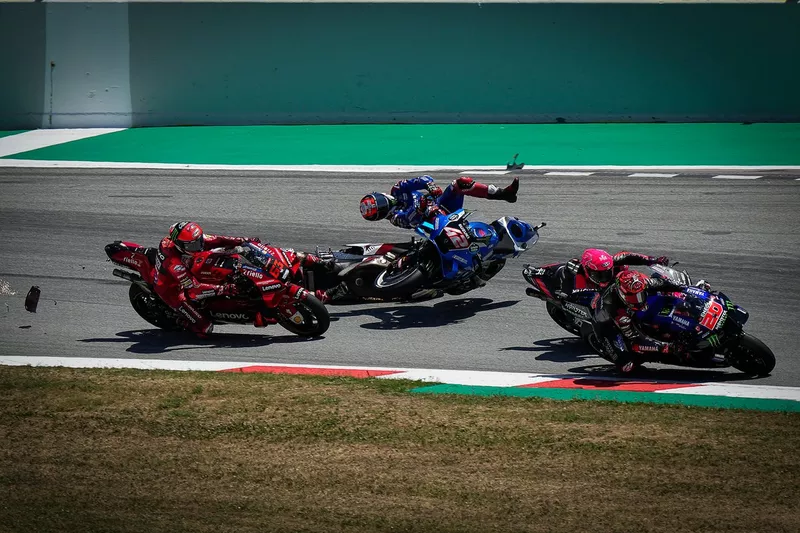 L'accident entre Takaaki Nakagami, Álex Rins et Pecco Bagnaia