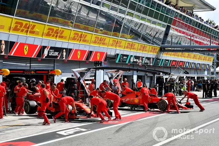 Sebastian Vettel, Ferrari SF90 e Charles Leclerc, Ferrari SF90 nel garage ferrari